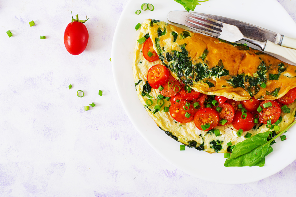 Omelete de Espinafre e Tomate: Vitaminas para o Cérebro e Coração do Idoso